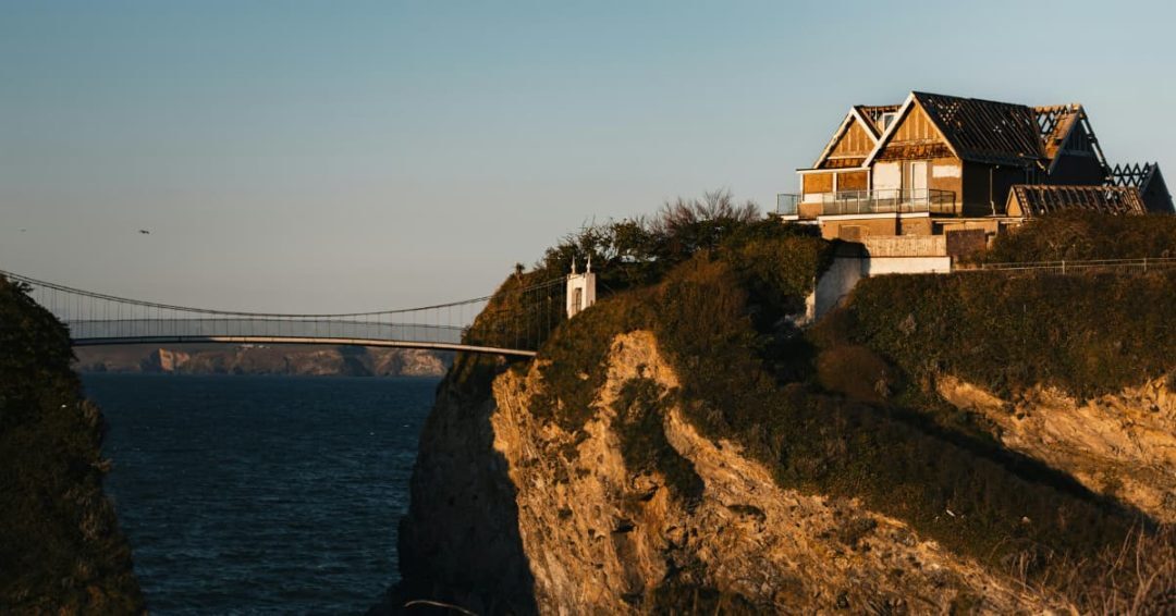 Cliffside house design